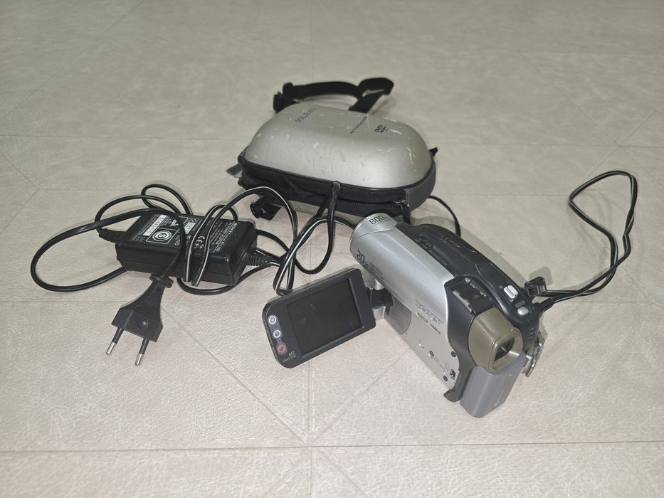 DVD-видеокамера Sony Handycam DCR-DVD105