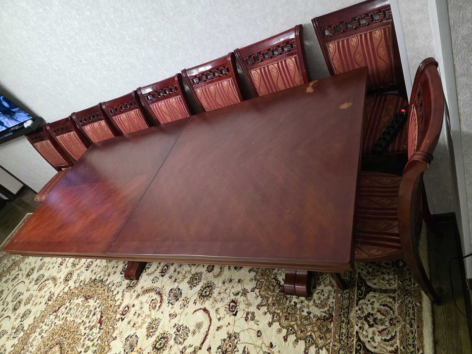 Продам стол гостиный
