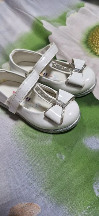 Продам детские туфельки