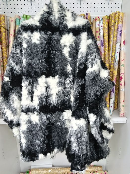 Продам манто, искусственный мех козы.