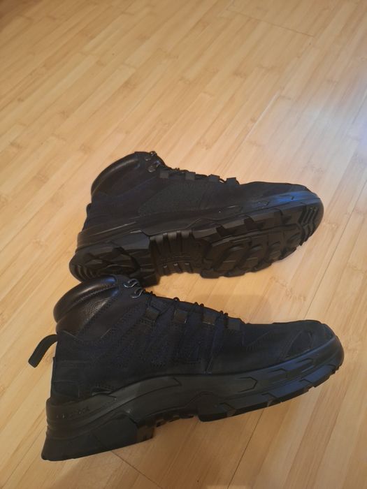 Ghete iarna, marimea 42 si geaca cu embleme marimea 60 II. Geaca se vi