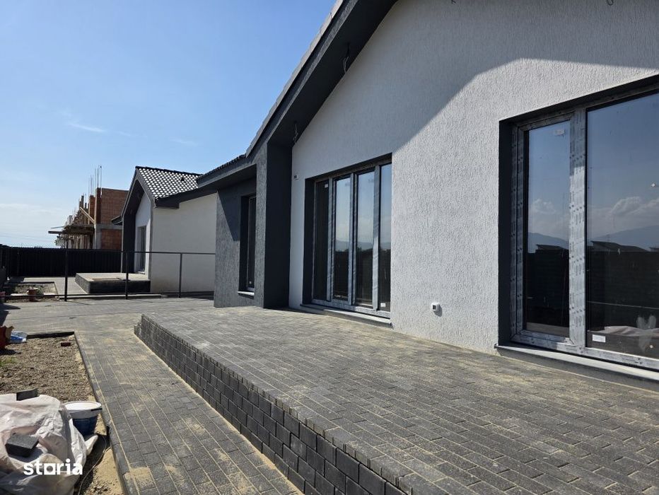 Casa individuala pe parter, teren 300mp, Sanpetru