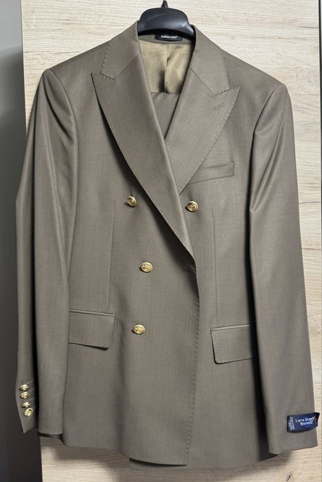 Costum calitate premium!