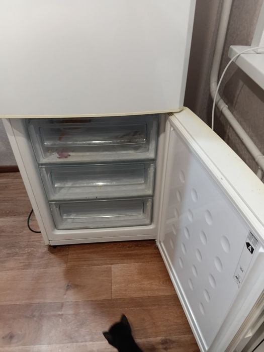 Продам холодильник