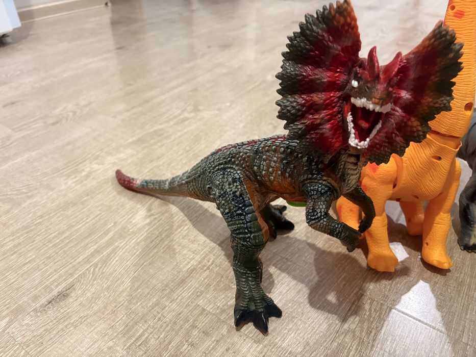 Dinozauri de dimensiune mare.
