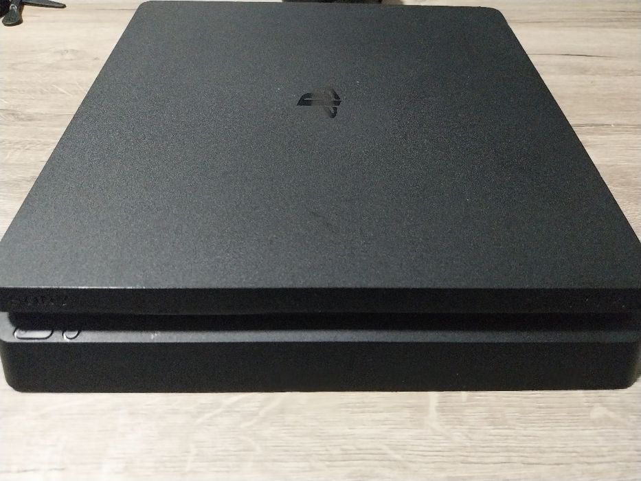 Ps4 slim 512GB с 3 игри!