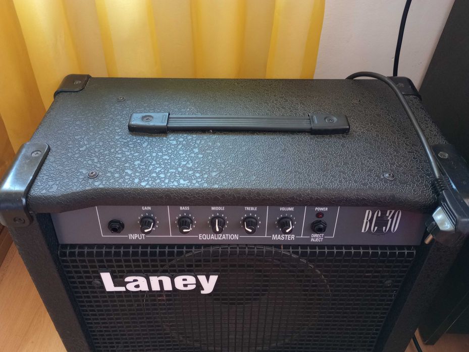 Бас усилвател - Laney 30 Bass Combo