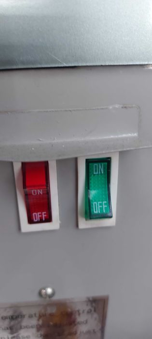 диспенсър с туби рециклиран