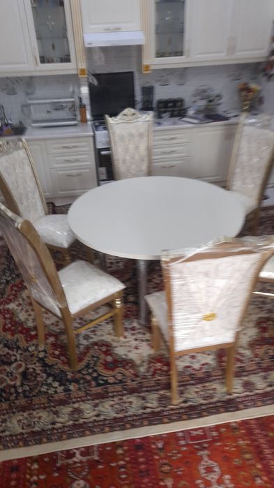 Акция.  Срочно продаются новый стол стулья.