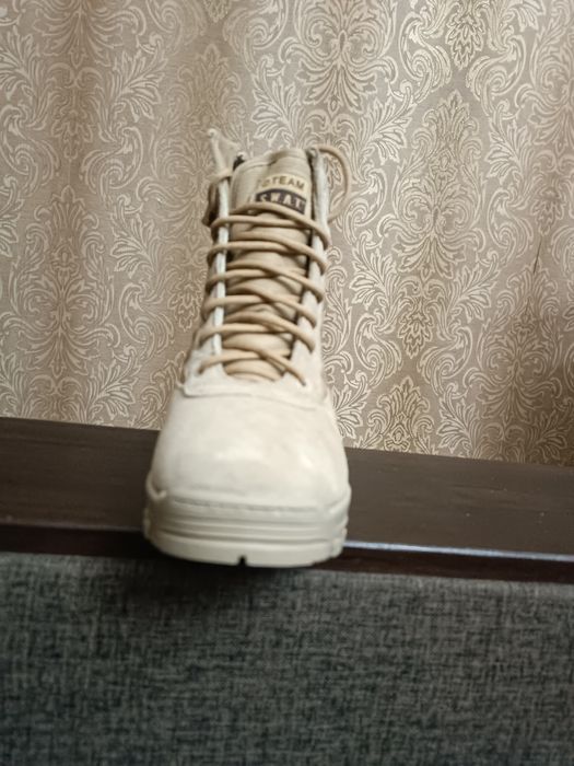 Берцы.                 .