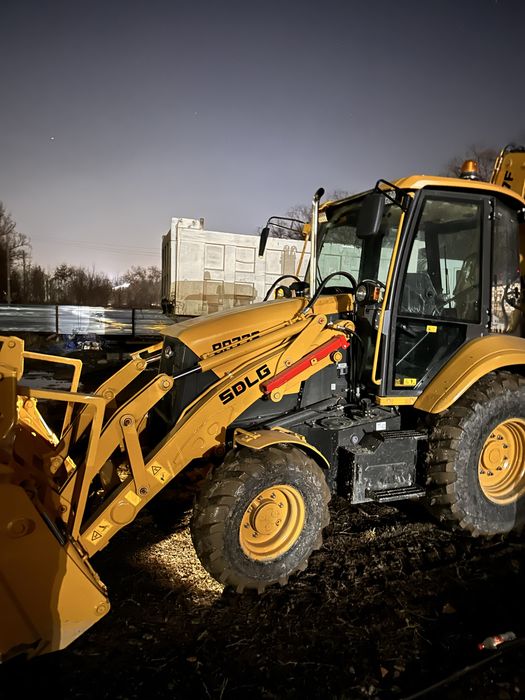 Экскаватор погрузчик. 3в1 экскаватор. Петушок и Трактор