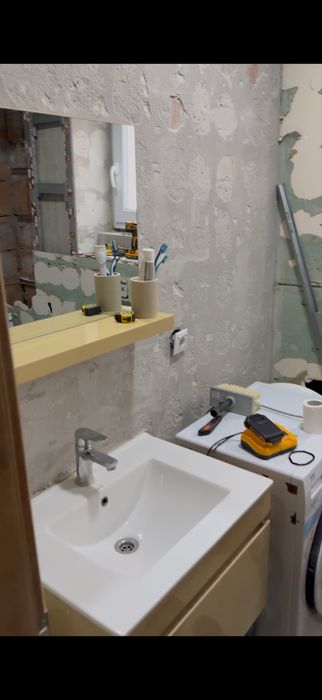 Vand mobilier baie+oglinda+chiuveta si batetie