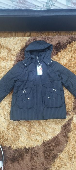 Продаю куртку женскую