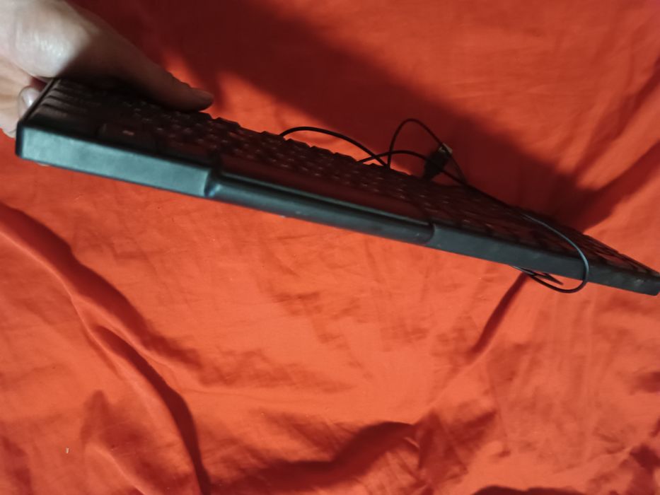 Продам клавиатуру