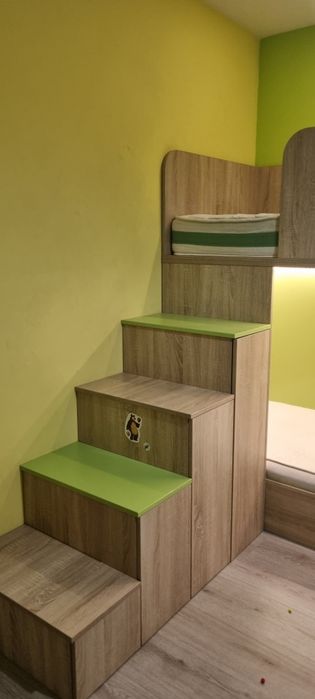 Двуетажно легло с матраци