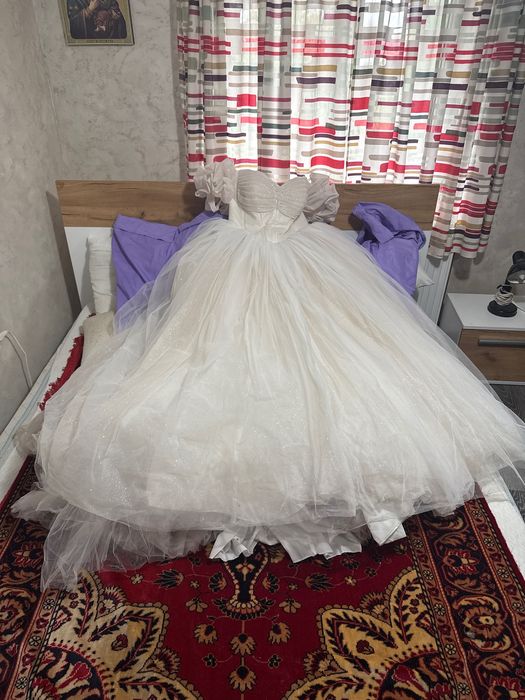 De vânzare rochie de mireasă