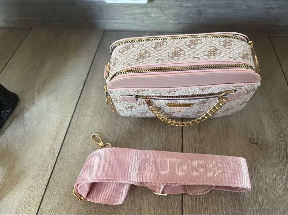 Дамска чанта GUESS