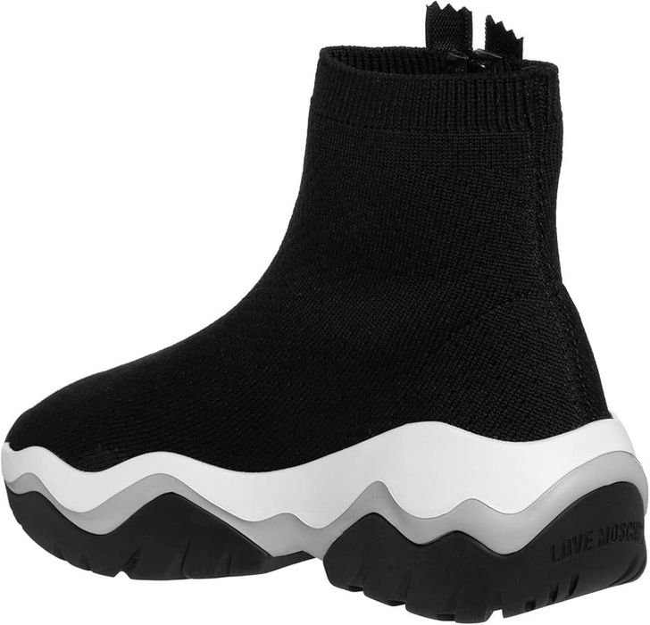 Чисто нови Moschino номер 40