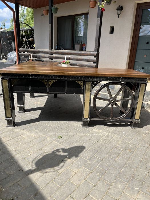 Rafturi/ birouri/ receptii stil industrial, fier/lemn natural.