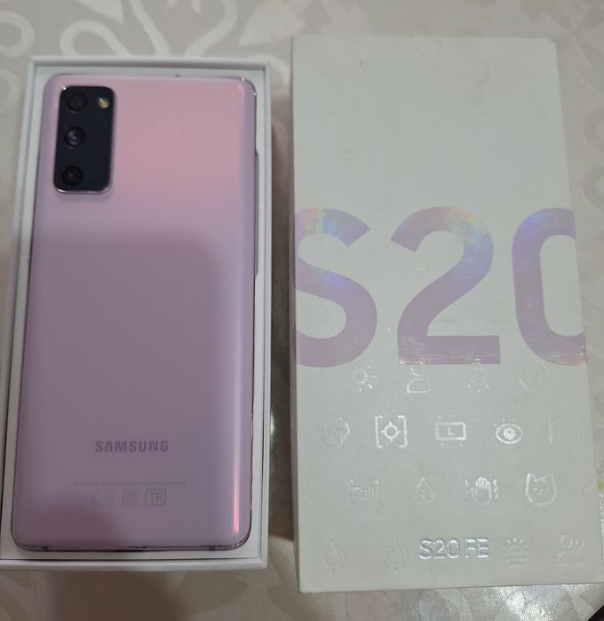 Самсунг S20FE в отличном состоянии