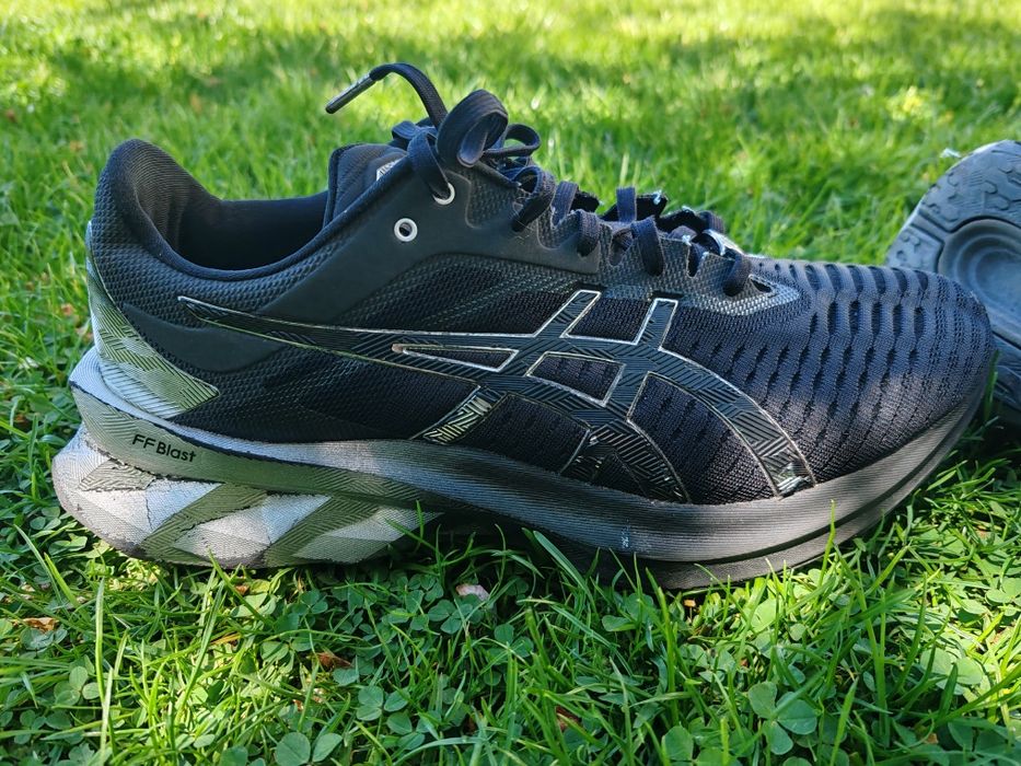 Asics novablast Platinum
