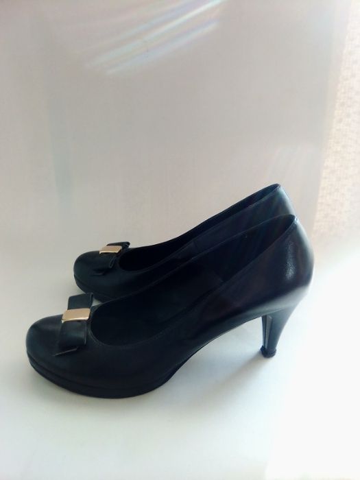 Дамски обувки номер 38 и 42 - само по телефон!