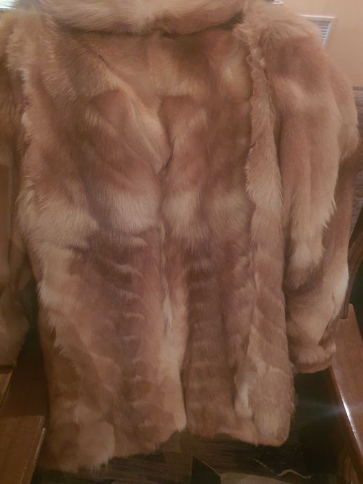 Haina de blana naturala,vulpe,stare foarte buna.Marime L/Xl 700 de lei