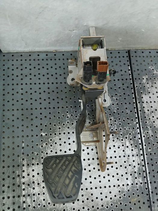 pedala frana 2.0 dci renault koleos 1 hy  46501jy42b