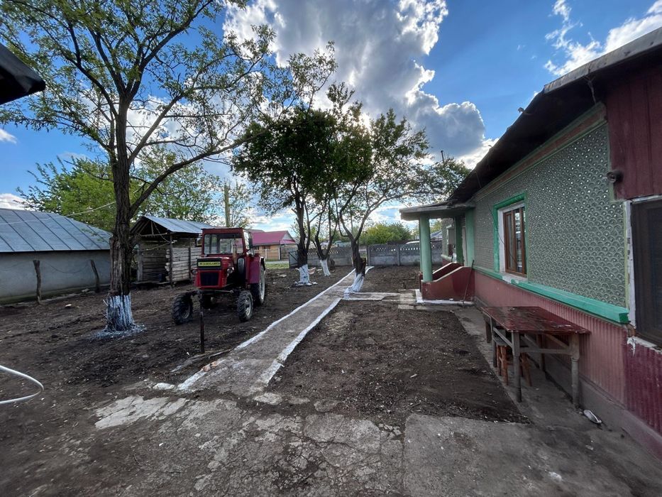 Vand casa in comuna Movila Miresii