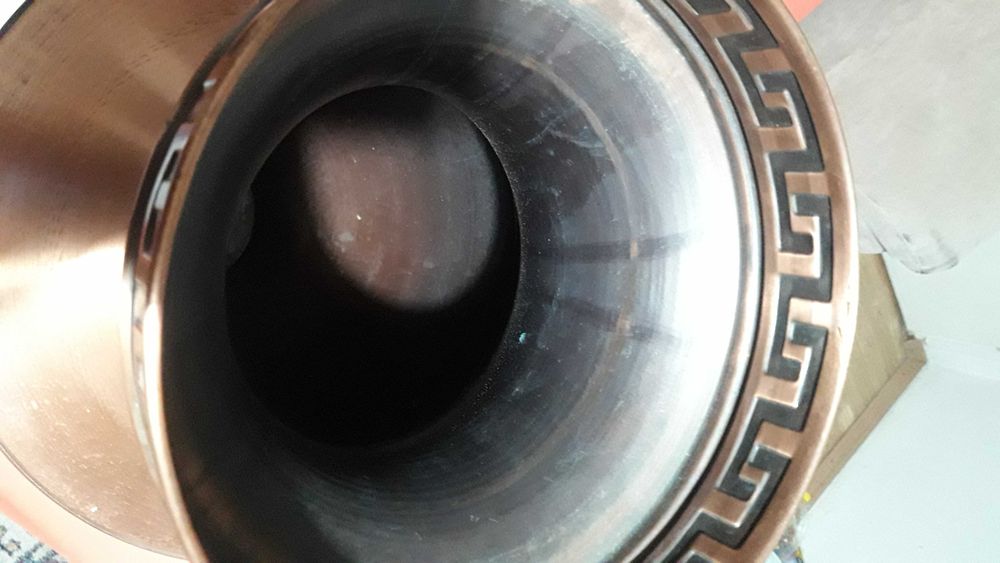 медна ваза с орнаменти