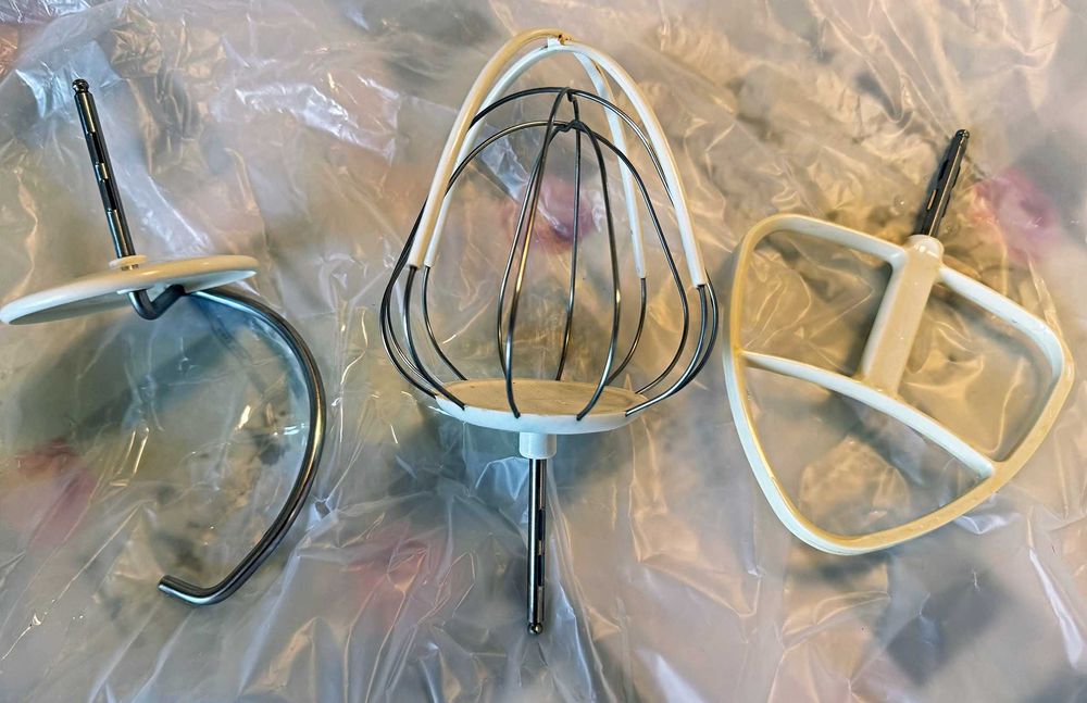 Кухненски робот планетарен миксер Moulinex MASTERCHEF COMPACT със приставки.