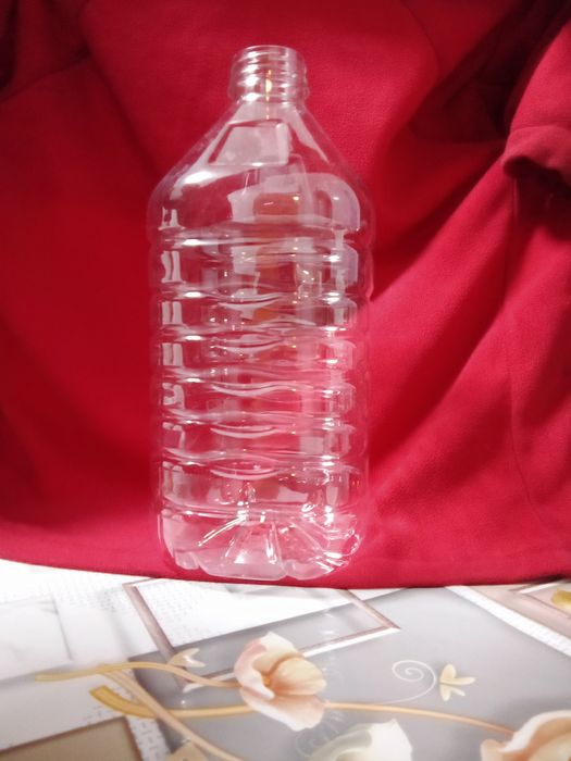 Бутылки 4 литра продам