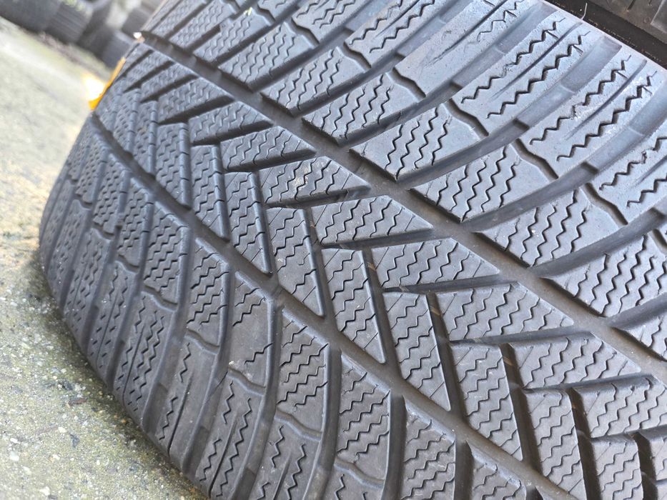 2бр Зимни гуми 255 35 20 - Bridgestone - DOT 2023