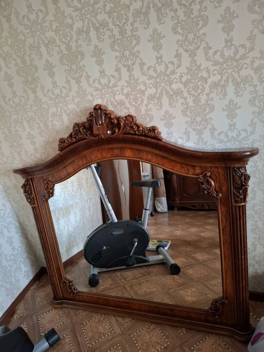 Продается Турецкий сервант с зеркалом