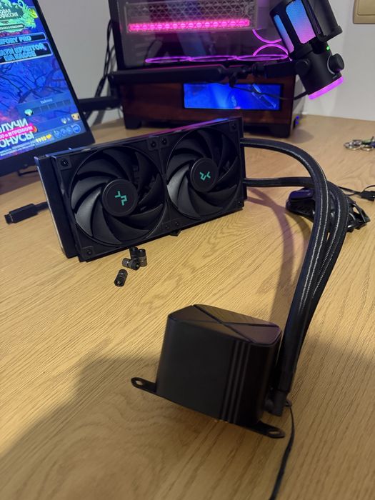 Водно охлаждане Deepcool LS520S Zero Dark. 240mm