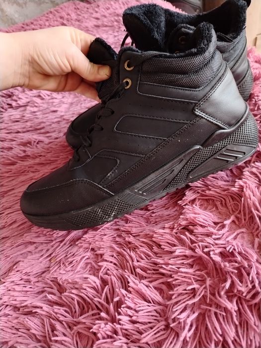 Продам кроссовки мужские