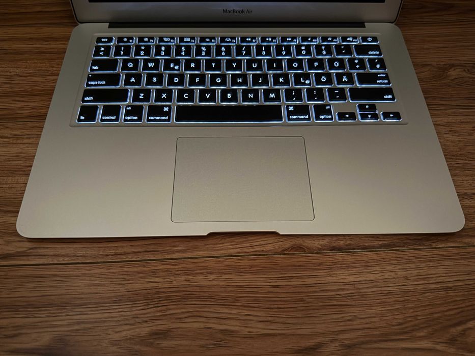 MacBook Air 13 2017`Core i7-5650U/512GB SSD/8GB RAM/Батерия 8ч