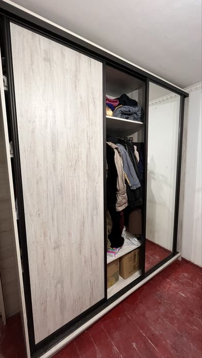 Продам большой шкаф