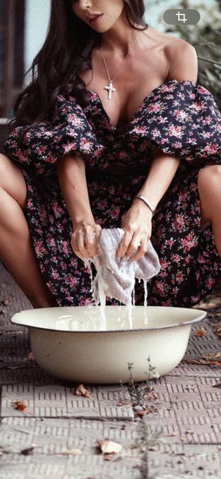 Рокля с флорални мотиви 55 евро промо цена до 11.03