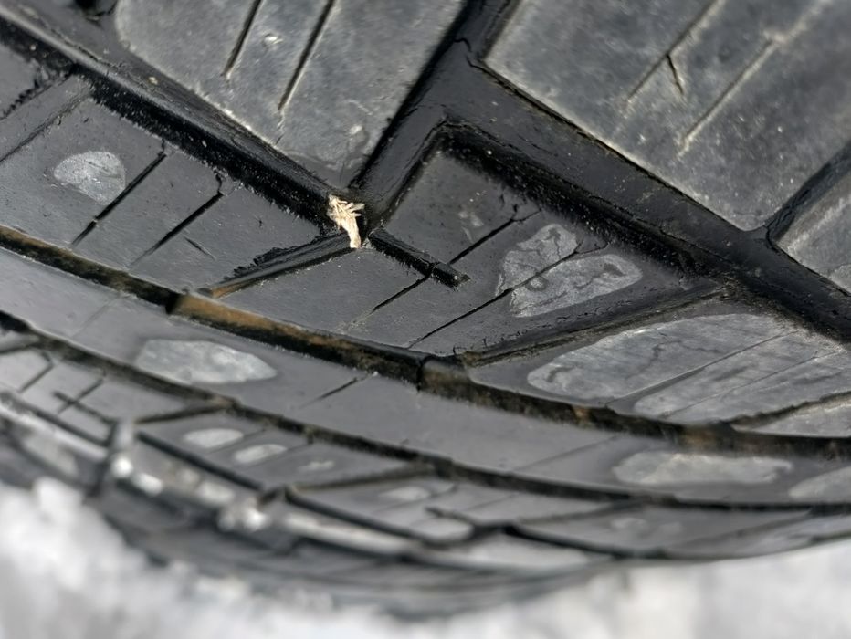 Продажа / Шины на внедорожник