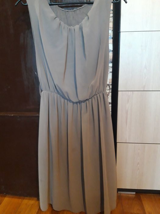 Продавам официални рокли ,С-М