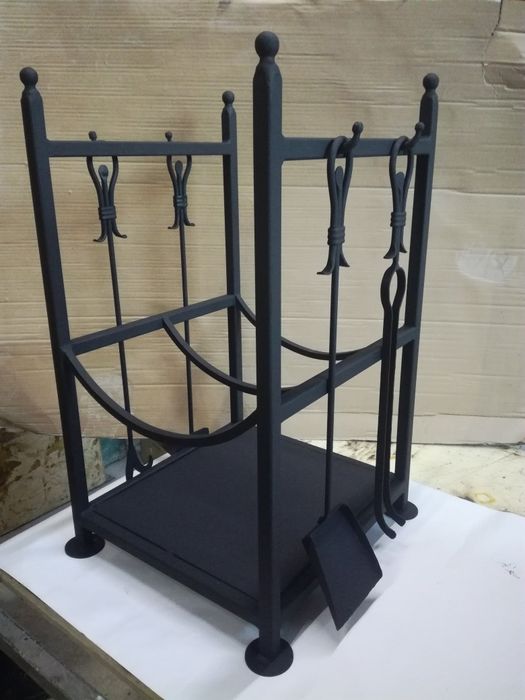 Кош за дърва с прибор за камина, лопатка, маша, дилаф, ръжен,