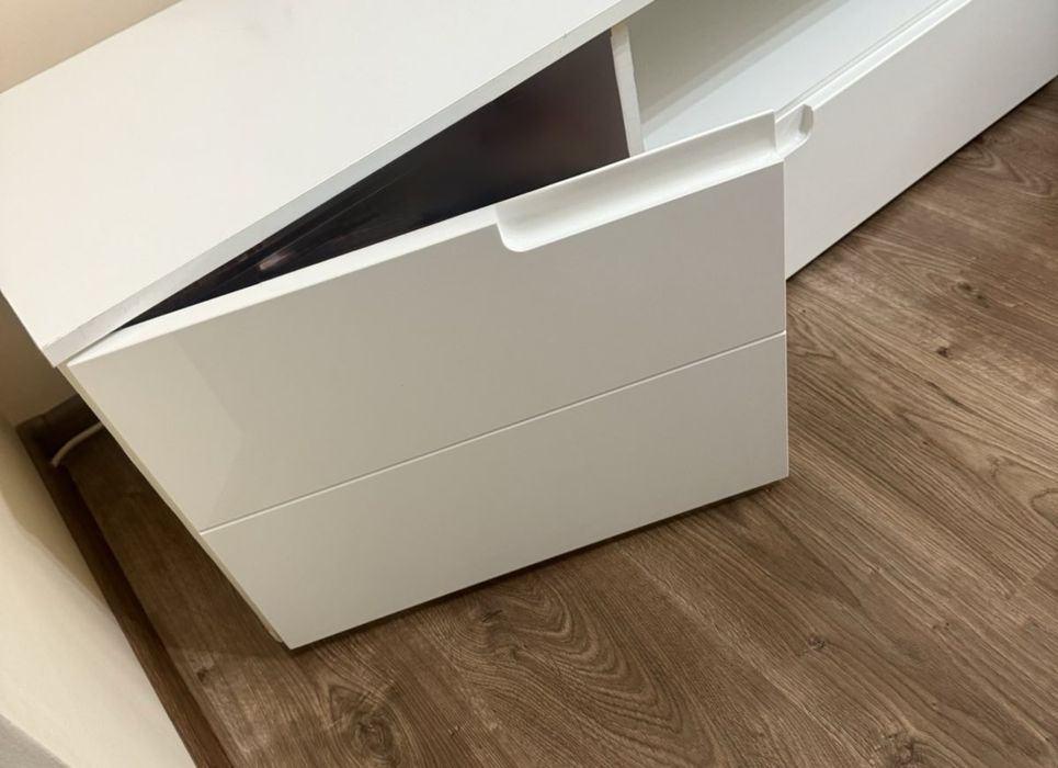 Телевизионен шкаф