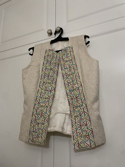 Қазақша көйлек кәжекеймен сатылады.