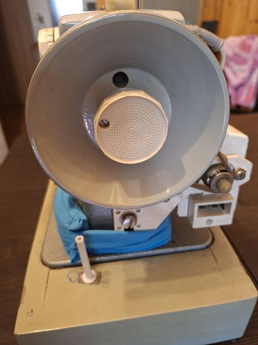 Masina de cusut electrica