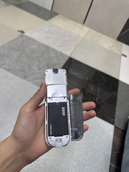 Nokia 8800.