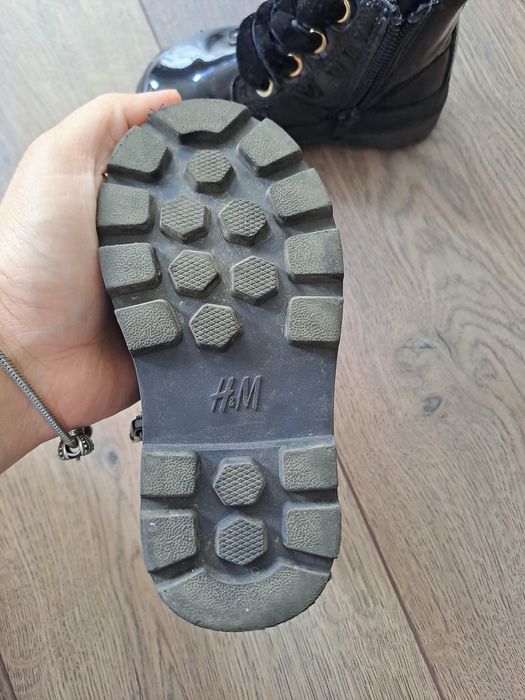 Ghete H&M fetite nr 22