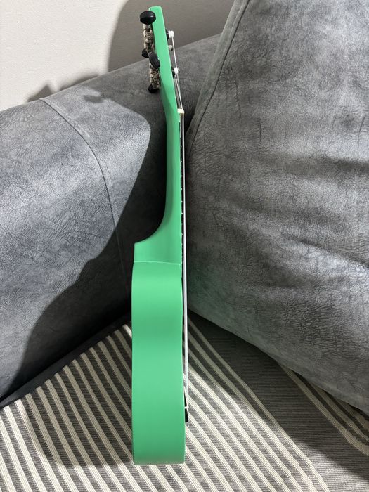 укулеле в хорошем состоянии