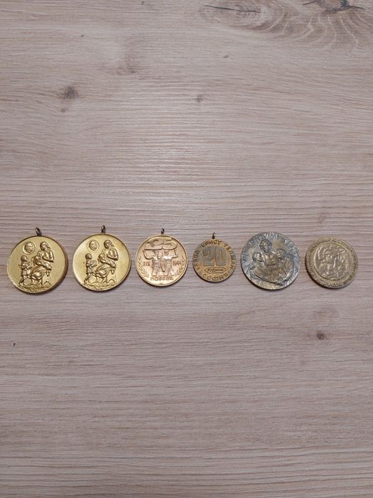Стари медали / медальони от комунизма