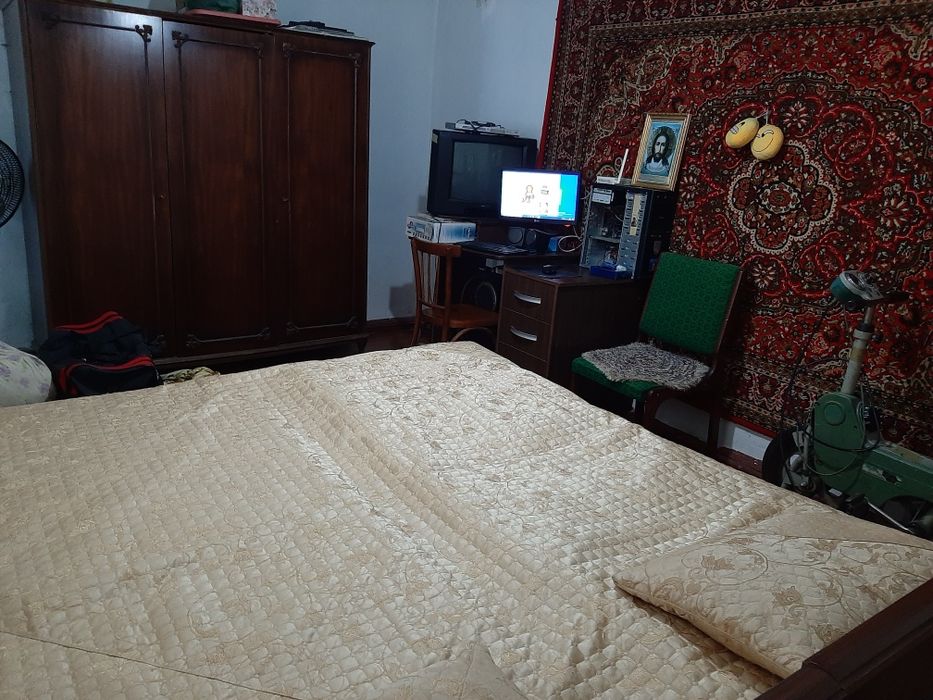 Продается двух семейный коттедж центре города 2-й микрорайон Бутон 5/2